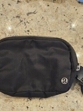 lululemon athletica Women's  Black Compact Waist Bag